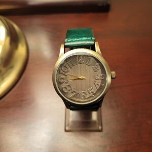 Brand new Green Women's Fashion Watch